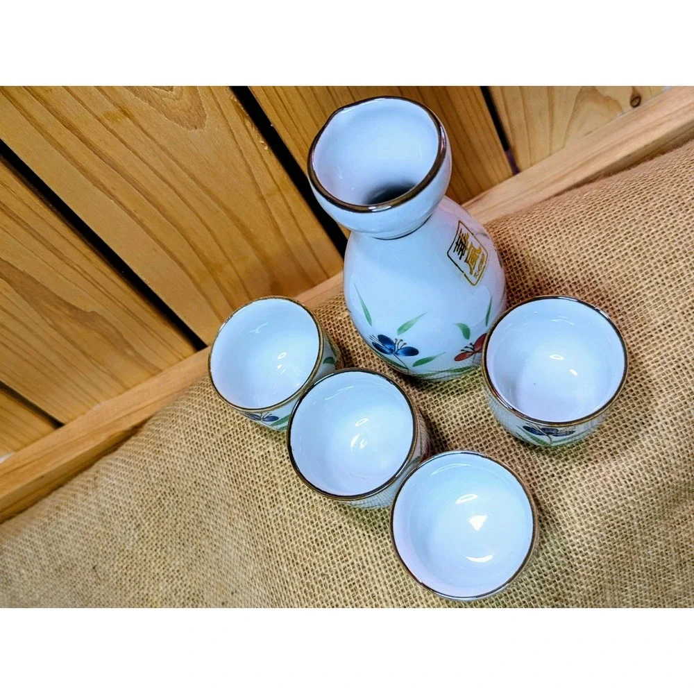 Japanese Tea/Saki Set. Floral  Oriental decoration collectible glassware VTG